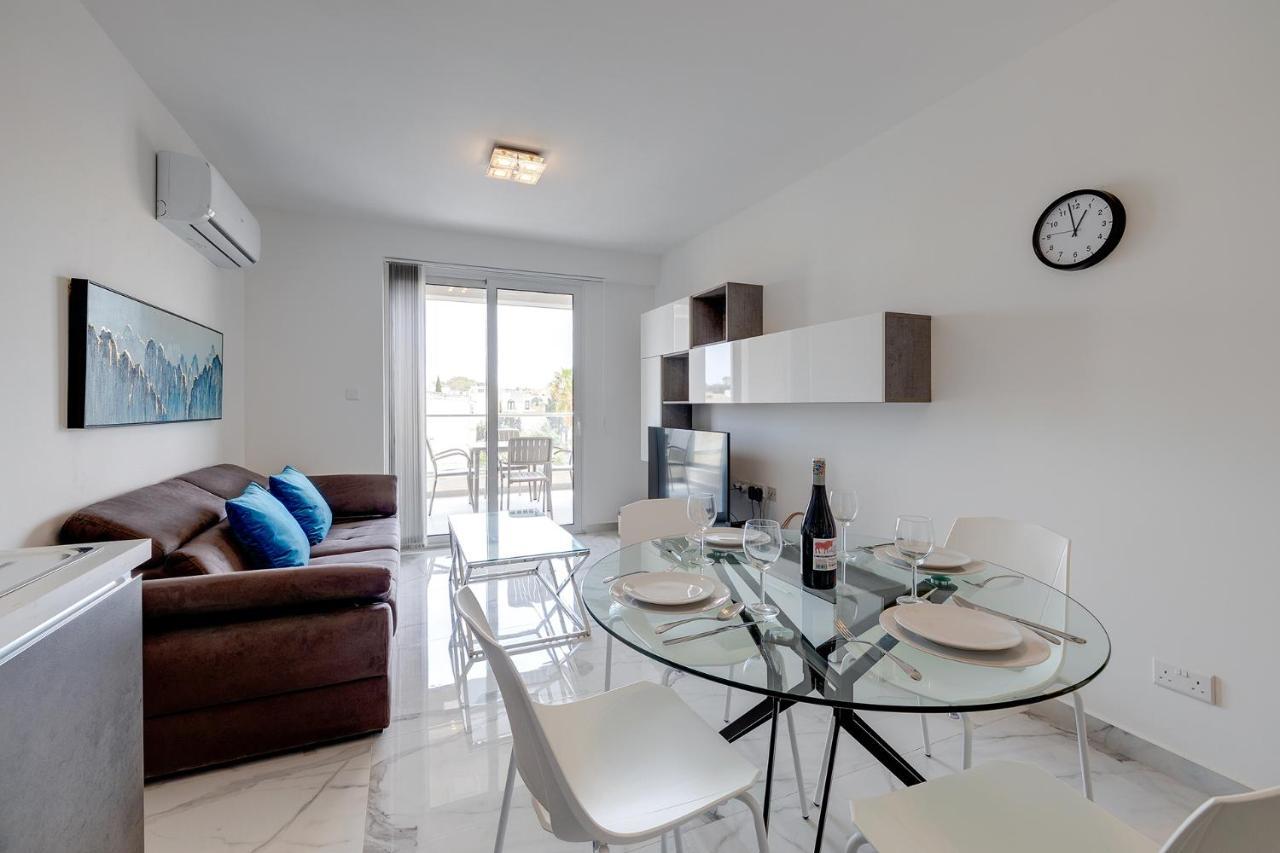 Splendid 2Br Apartment, Steps To St Georges Bay Saint Julian's Екстериор снимка