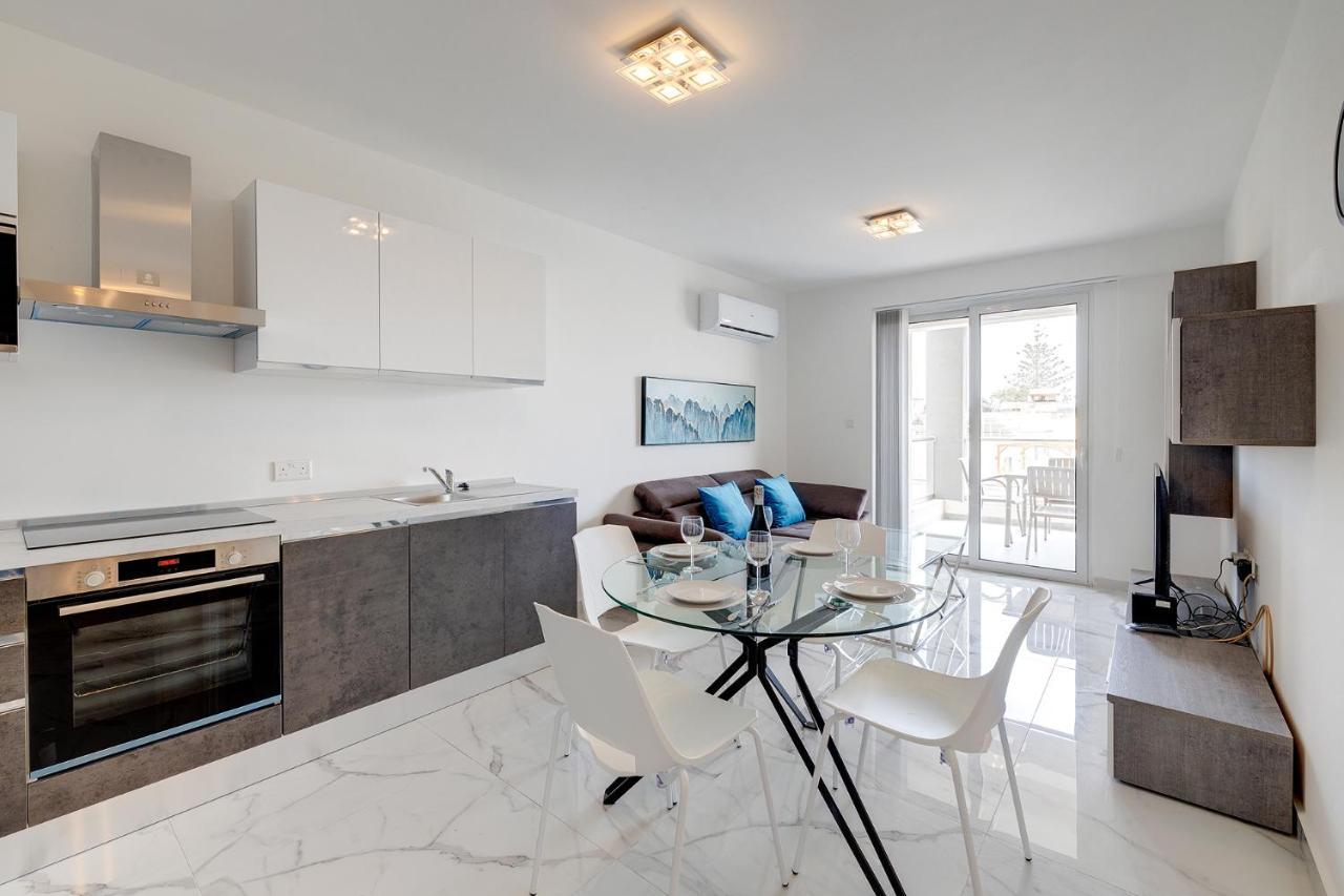 Splendid 2Br Apartment, Steps To St Georges Bay Saint Julian's Екстериор снимка